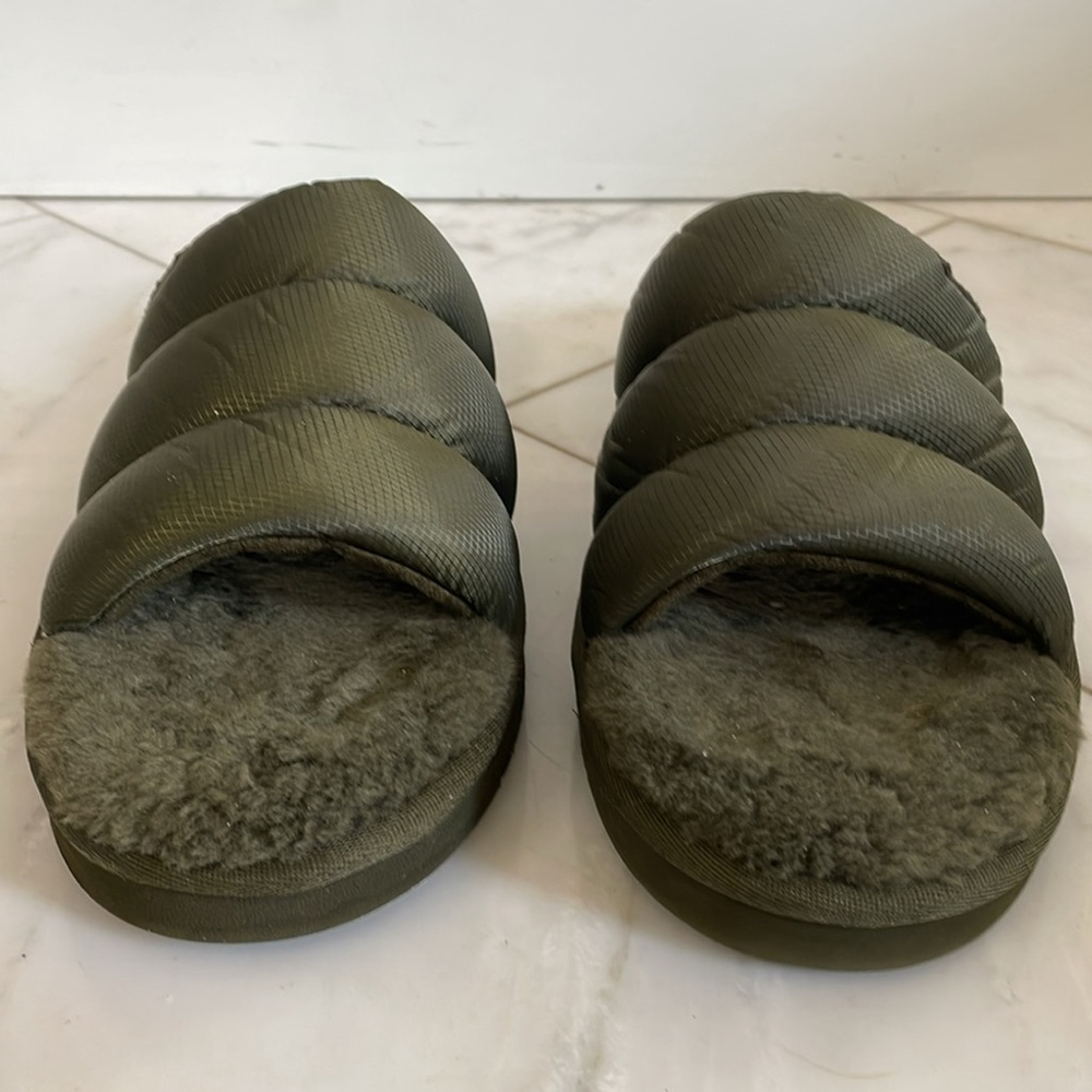 NWOT Koolaburra by UGG, men’s 12, army green slippers comfort slip on fuzzy - Picture 3 of 7